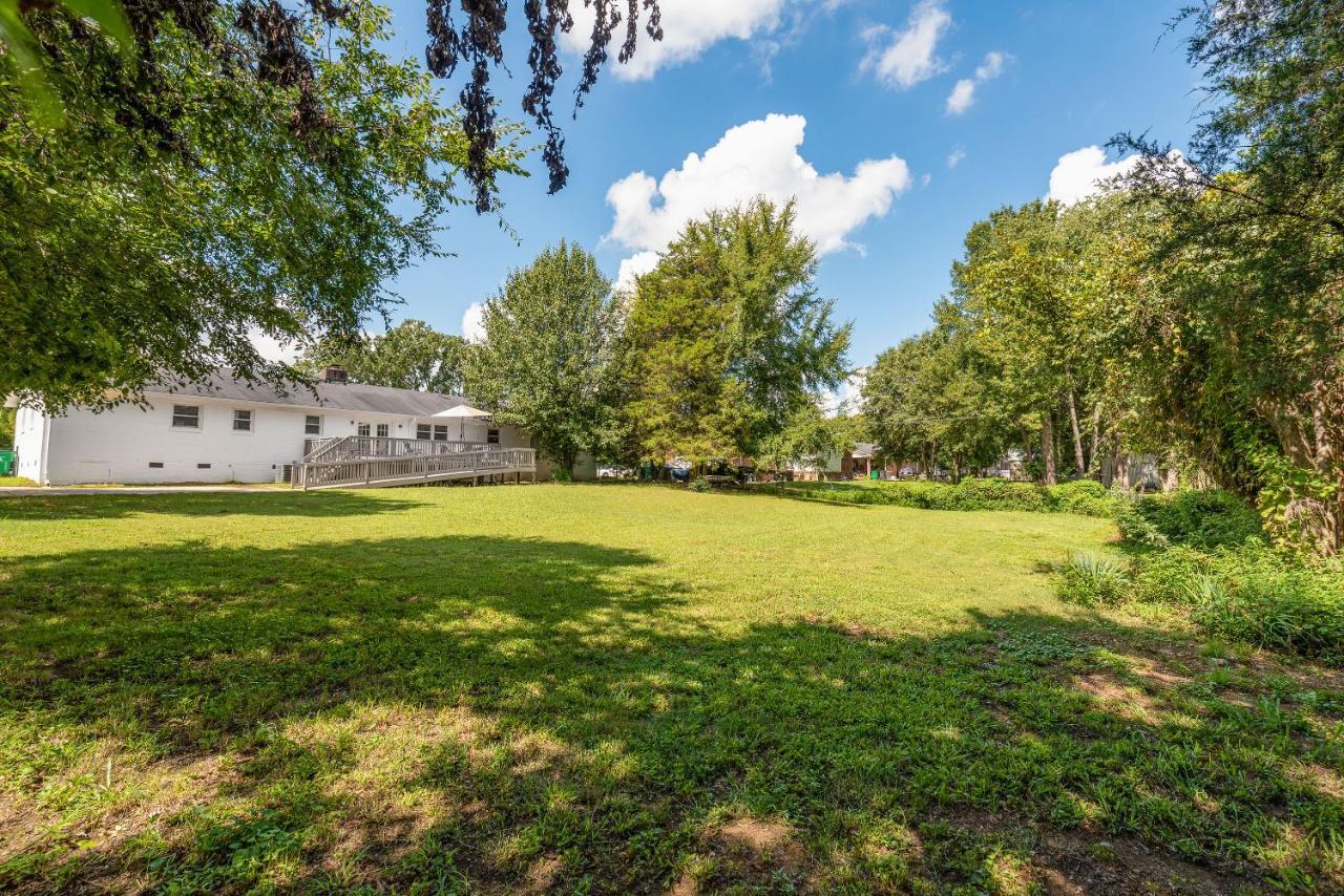 Casa de férias Charming, Cozy Close To Uptown, Airport & Whitewater Center Charlotte