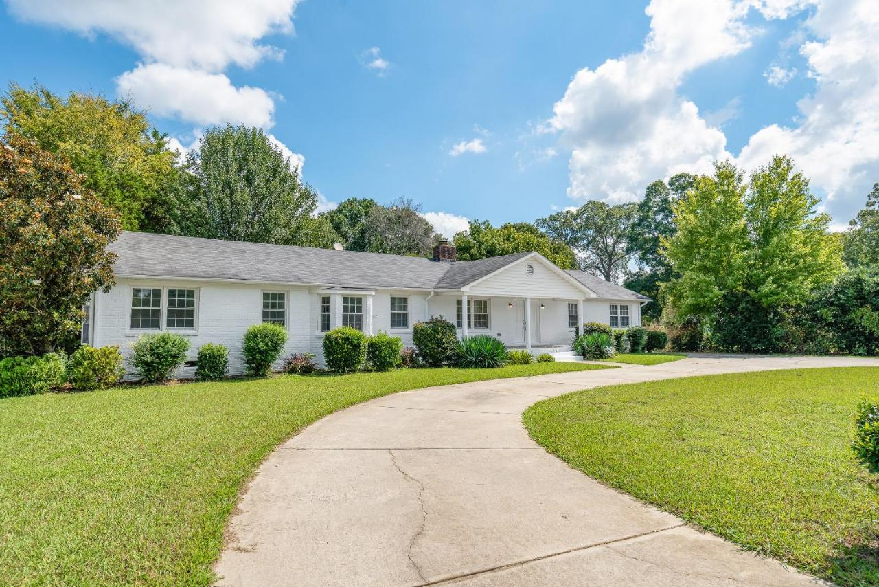 Casa de férias Charming, Cozy Close To Uptown, Airport & Whitewater Center Charlotte