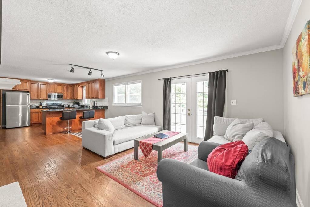 Charming, Cozy Close To Uptown, Airport & Whitewater Center Casa de férias